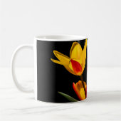 Mug Fleurs de tulipes sur fond noir (Gauche)