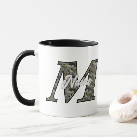 Mug Fleurs d'hortensia à monogramme initial M personna (Avec donut)