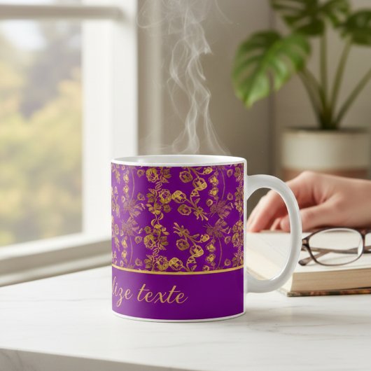 Mug Fleurs d'or chic sur motif violet | CUSTOMISÉ