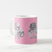 Mug Fleurs monochromes sur fond rose (Devant gauche)