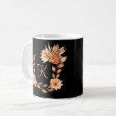 Mug Fleurs noir marron et pêche monogrammées (Devant gauche)