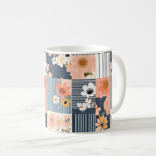 Mug Fleurs Rétro en Patchwork Rose et Bleu (Devant droit)