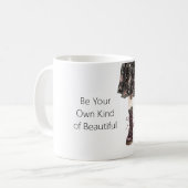 Mug Fleurs roses noires jupe bottes (Devant gauche)