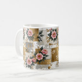 Mug Fleurs roses sur Carrés or et blanc (Devant gauche)