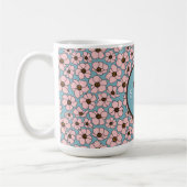 Mug Fleurs roses sur fond bleu avec monogramme (Gauche)