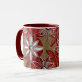 Mug Fleurs rouges et roses piquées découpées par main (Devant gauche)