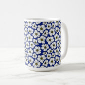 Mug Fleurs sauvages boho sur fond bleu (Devant droit)