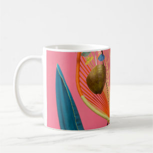 Mug Flip flop bleu à côté de la chaise