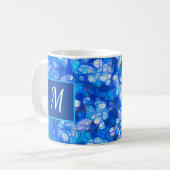 Mug Floral bleu blanc Fleurs modernes Monogramme perso (Devant gauche)