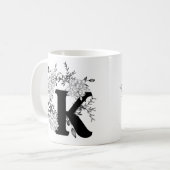 Mug Floral de Monogramme noir et blanc (Devant gauche)