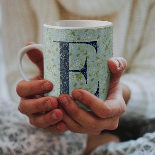 Mug Floral Elegant Classy Monogramme E bleu avec phras