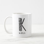 Mug Floral moderne noir et blanc Initiale K et Nom (Gauche)