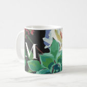 Mug Flore d'aquarelle foncée avec monogramme (Devant gauche)