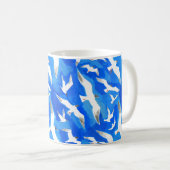 Mug Flying seagulls on sky blue (Devant droit)