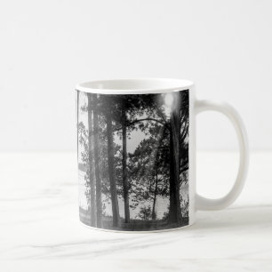 Mug Foggy Arbres À Niveaux De Gris De Table Rock