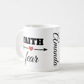 Mug Foi personnalisée sur la peur Flèche de coeur roug (Devant gauche)