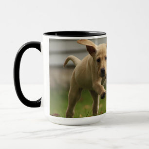 Mug Fonctionnement jaune de chiots de Labrador