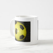 Mug Football jaune et noir. (Devant gauche)