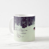 Mug Forêt de pins enneigée d'hiver, chien marchant dan (Devant gauche)