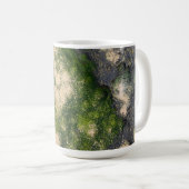 Mug Formation rocheuse de grès avec de la mousse émera (Devant droit)