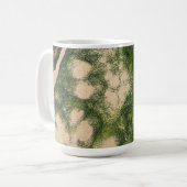 Mug Formation rocheuse de grès avec de la mousse émera (Devant gauche)