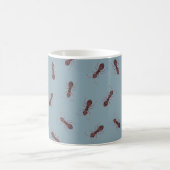 Mug Fourmis brunes illustrées sur fond gris-bleu clair (Centre)
