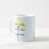 Mug Fournitures de mariage Iris jaune et bourgeon (Devant gauche)