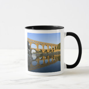 Mug France, Avignon. L'aqueduc romain du Pont du Gard