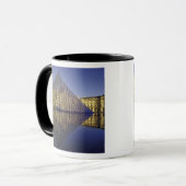 Mug FRANCE, Réflexion de Paris, Pyramide. Le Louvre (Devant gauche)