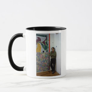 Mug Frank Stella près d'un à lui travaille