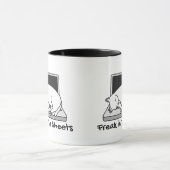 Mug Freak dans les feuilles - Drôle Acoountant (Centre)