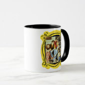 Mug FRIENDS™ | Casting assis sur le perron (Devant droit)