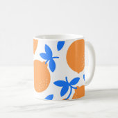 Mug Fruit orange : Motif exquis bleu-bracelet. (Devant droit)
