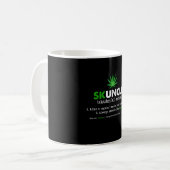 Mug Fumeur de mauvaises herbes de Skuncle (Devant gauche)