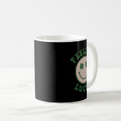 Mug Fun St Patrick Day Feed Lucky Smile Face Meme (Devant droit)