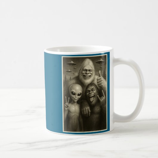 Mug Funny Bigfoot, Alien, &amp; Yeti Sasquatch Rock On (Droite)