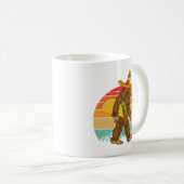 Mug Funny Bigfoot marcher avec le gros Taco (Devant droit)