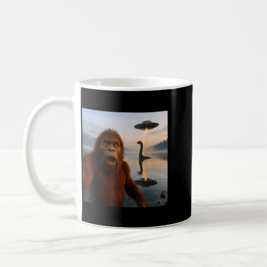 Mug Funny Bigfoot Selfie With Loch Ness Monster And Uf (Gauche)