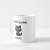 Mug Funny Chat noir "Judging You Silencieusement" Sarc (Devant gauche)