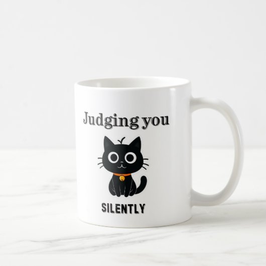 Mug Funny Chat noir "Judging You Silencieusement" Sarc (Droite)