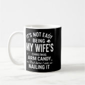 Mug Funny Christmas Its Not Easy Being My Wife's Arm C (Gauche)