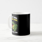 Mug Funny Crocodile Let's Eat Commas Saves Lives Gramm (Devant gauche)