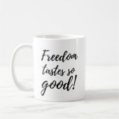 Mug Funny Freedom Tastes So Good Retirement Gift (Gauche)