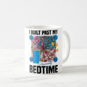 Mug Funny I Quilt Past My Bedtime  Cute Sewing Quiltin (Devant droit)