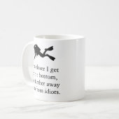 Mug Funny Scuba Diver, Plus je me rapproche du fond (Devant gauche)