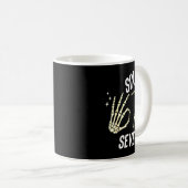Mug Funny Six Seven Gen Alpha Slang Meme 6 7 Skeleton (Devant droit)