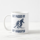 Mug Funny Skiing Got Ped By My Daughter Family Ski Tri (Gauche)