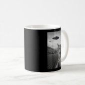 Mug Funny Surprised Ed Cat Selfie With Alien Ufo Cat U (Devant droit)