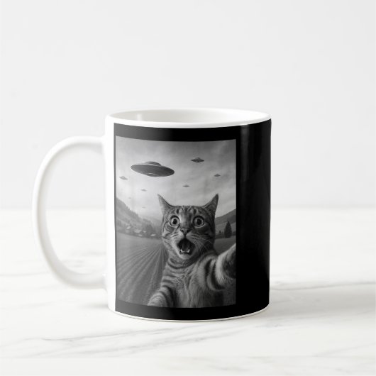 Mug Funny Surprised Ed Cat Selfie With Alien Ufo Cat U (Gauche)