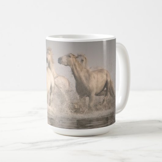 Mug Galloping à cheval dans l'eau méditerranéenne (Devant droit)
